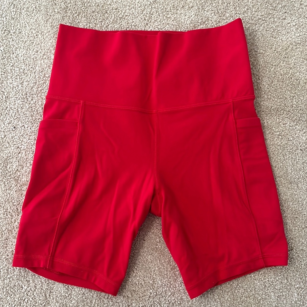 Athleta Salutation Stash Pocket II 7” Short